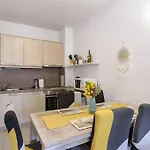 Eleganceview Apartment- 3 Bedrooms 公寓 *